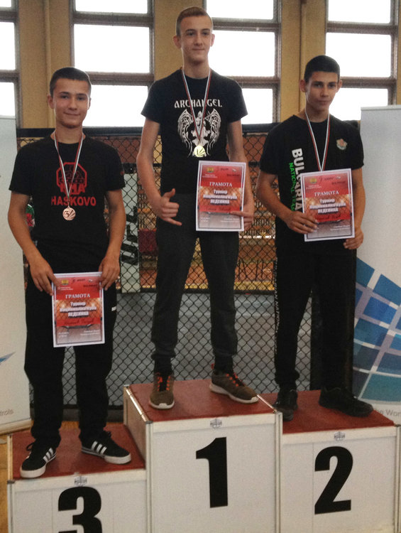 8 медала за бойците на „ММА Хасково“, 18-годишна дебютира със сребро