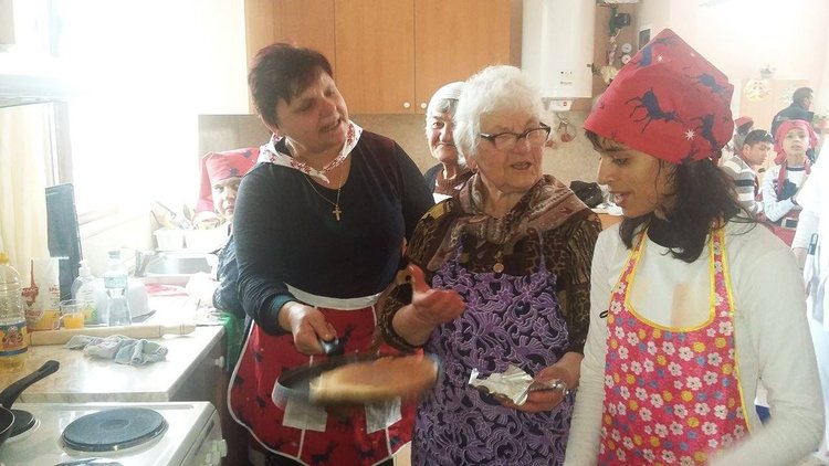 Потребителите от център "Дъга" организираха кулинарен празник
