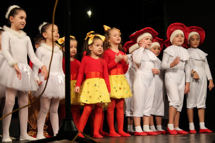 400 деца в Хасково са с увреждания, поздравиха ги с концерт