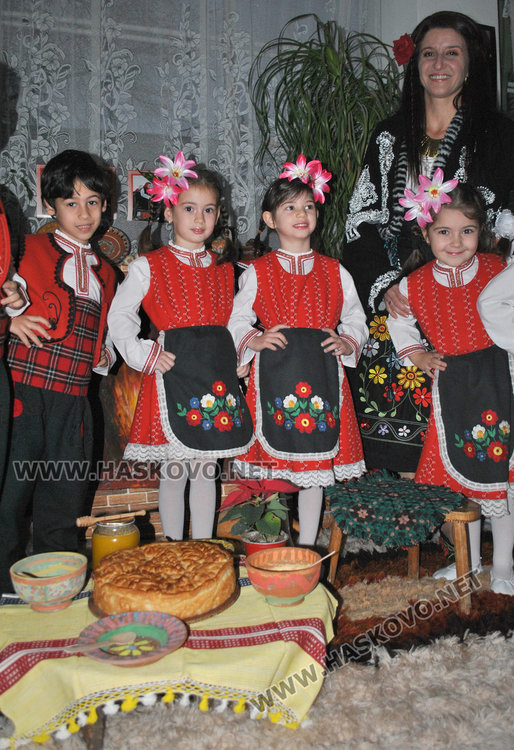 Фолклорен спектакъл учи деца на трудолюбие 