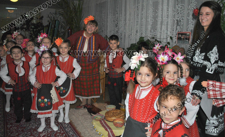 Фолклорен спектакъл учи деца на трудолюбие 