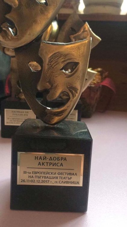 Шест актриси на Родопския драматичен театър в Смолян с колективна награда за спектакъл