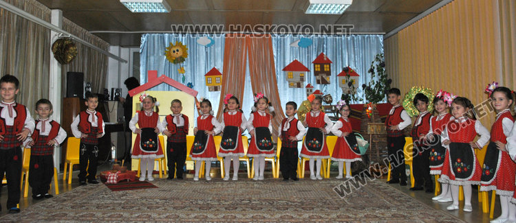 Фолклорен спектакъл учи деца на трудолюбие 