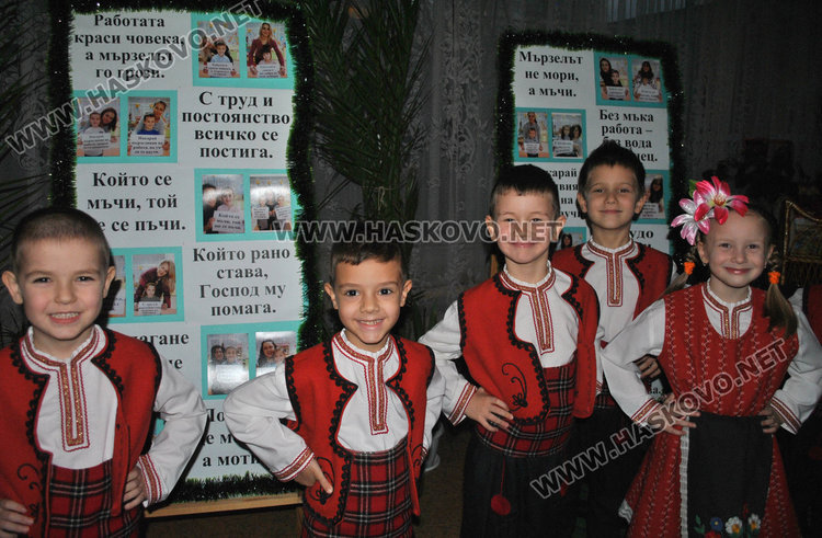 Фолклорен спектакъл учи деца на трудолюбие 