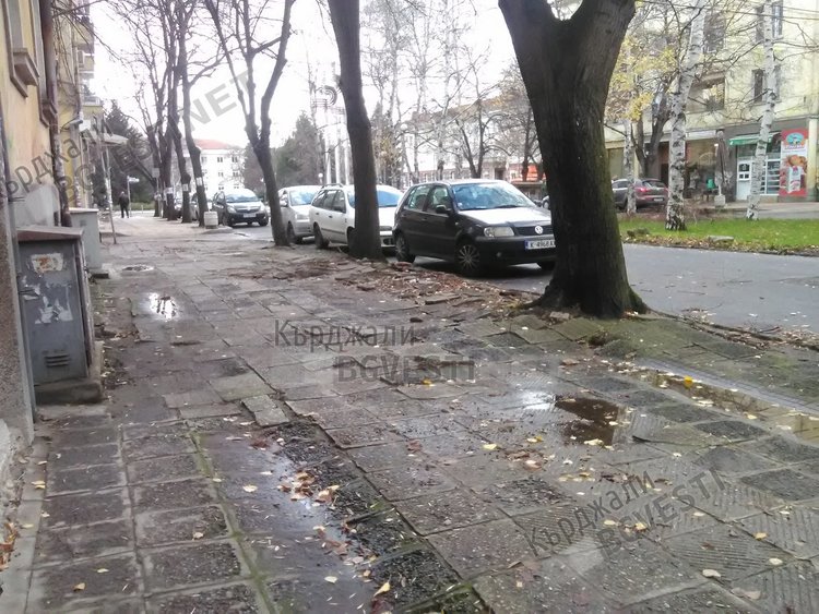  Разбити тротоари предизвикват негодувание у кърджалийци в навечерието на Коледа
