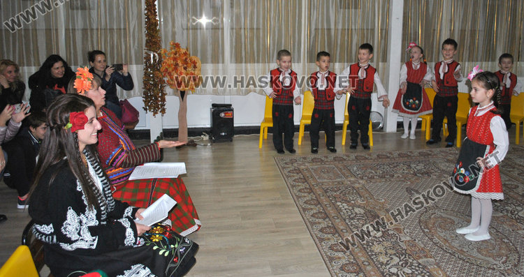 Фолклорен спектакъл учи деца на трудолюбие 
