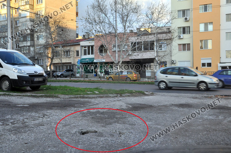 Опасна шахта дебне жертви на бул. “Васил Левски”