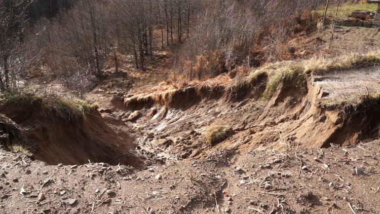 Частичното бедствено положение в община Смолян остава, на ръка прехвърлят хляб за хората в Мугла