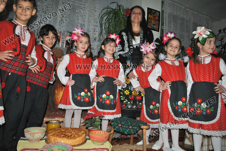 Фолклорен спектакъл учи деца на трудолюбие 