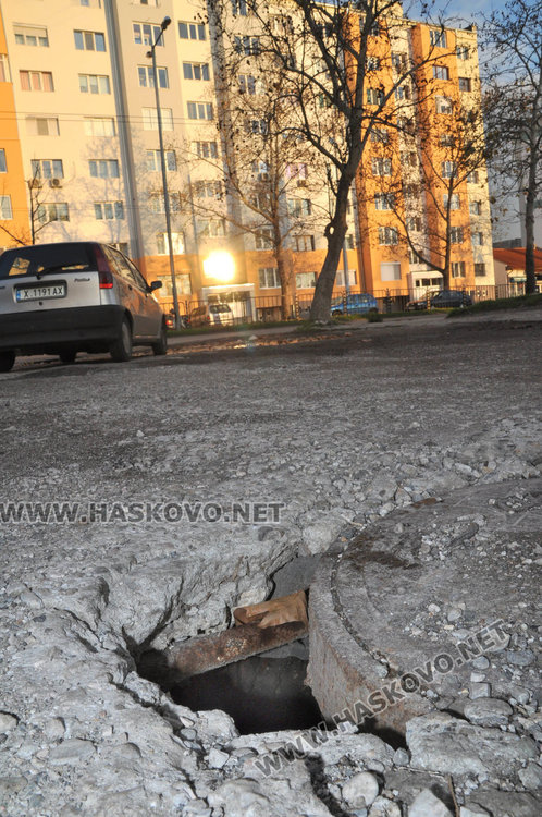 Опасна шахта дебне жертви на бул. “Васил Левски”