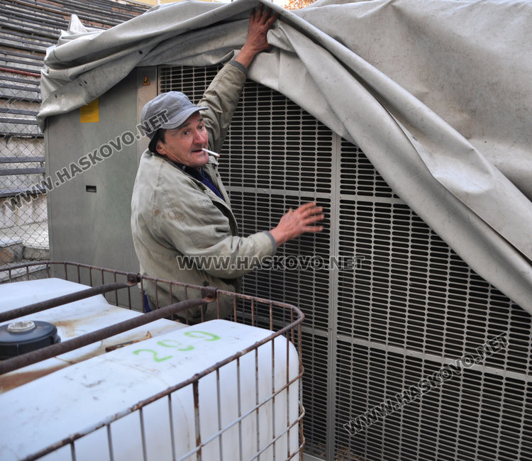 Подготвят ледената пързалка в Хасково, 130 чифта кънки в наличност
