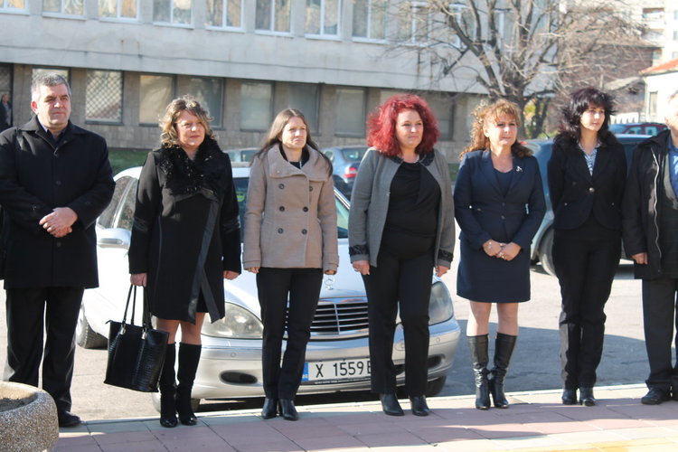 Издигнаха знамената за празника на Симеоновград