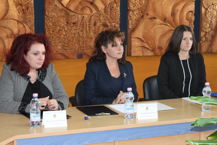 Издигнаха знамената за празника на Симеоновград