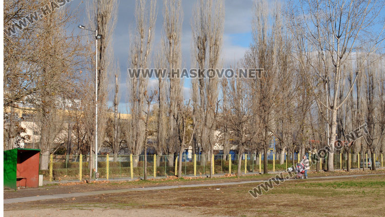 Монтираха лампи на стадион „Младост“