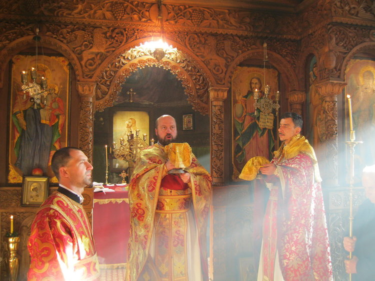 Празнична литургия и литийно шествие с чудотворната икона за храмовия празник на църквата"Св.Никоай Чудотворец"