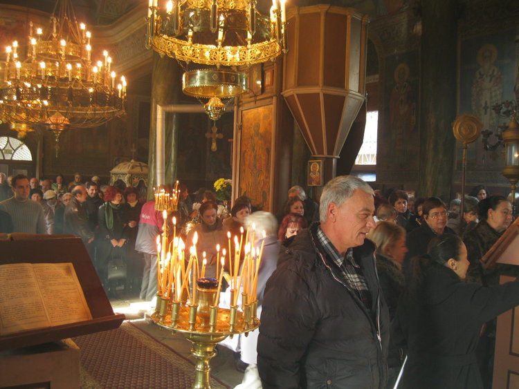 Празнична литургия и литийно шествие с чудотворната икона за храмовия празник на църквата"Св.Никоай Чудотворец"