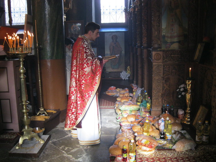 Празнична литургия и литийно шествие с чудотворната икона за храмовия празник на църквата"Св.Никоай Чудотворец"