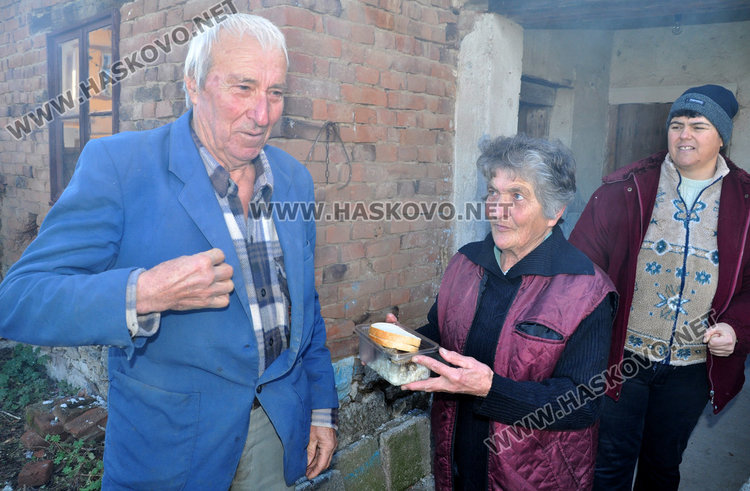 Свещеник именик служи на храмов празник на Никулден