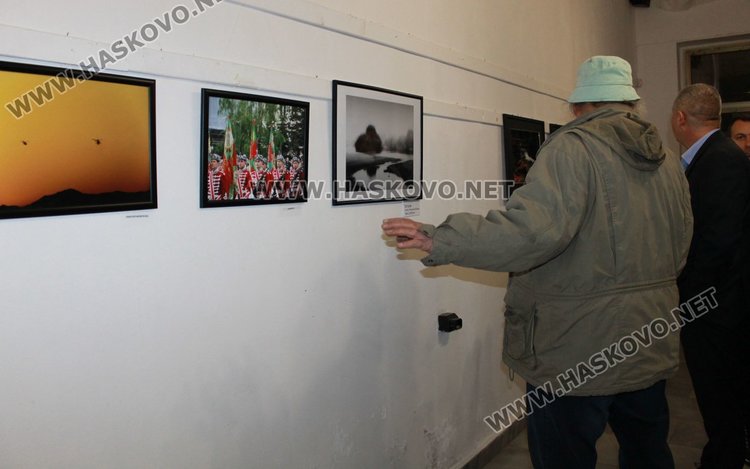 1 153 лв. набра при откриването си изложбата в подкрепа на Антон Лозев