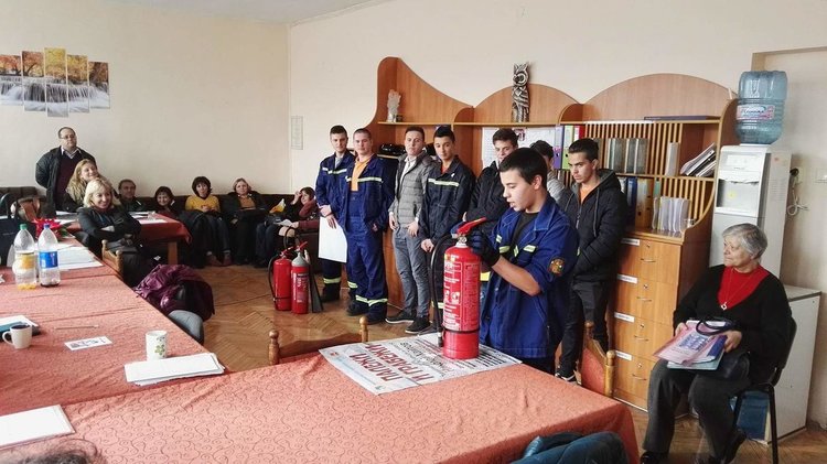 Младежи-доброволци от смолянски гимназии показаха нагледно как се действа при бедствия