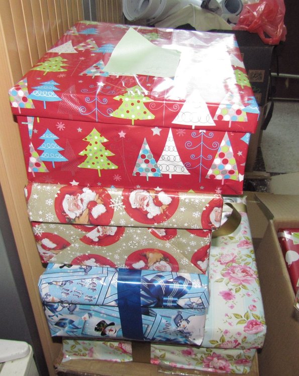 Димитровградчани откликнаха на акцията за коледни кутии за бедни деца