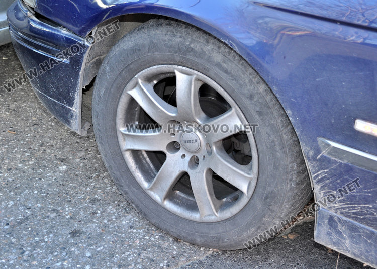 81-годишен с Голф засече БМВ до Захарната, трима в болница