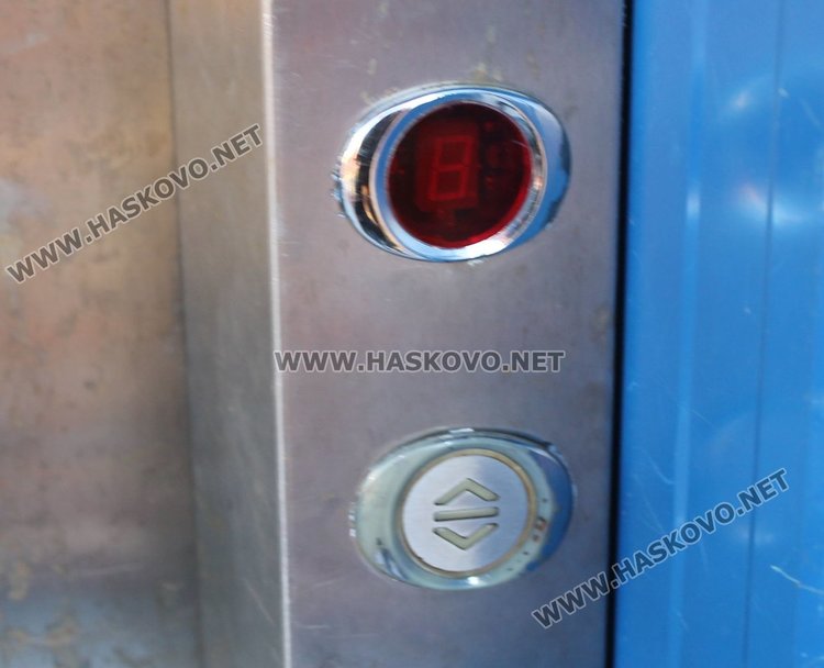 Читатели: Пасарелката до "Лидл" е без осветление