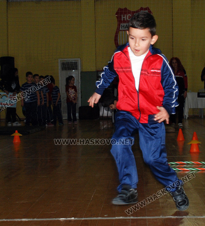 Деца и родители в надпревара с чували за „спортист на градината“