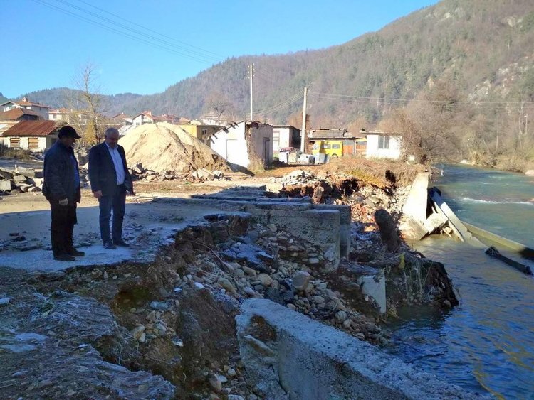 Пети ден продължава работата по възстановяване на щетите от последните дъждове