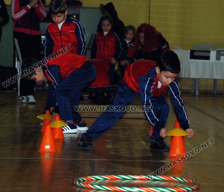 Деца и родители в надпревара с чували за „спортист на градината“