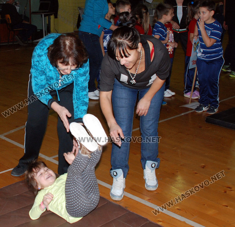 Деца и родители в надпревара с чували за „спортист на градината“