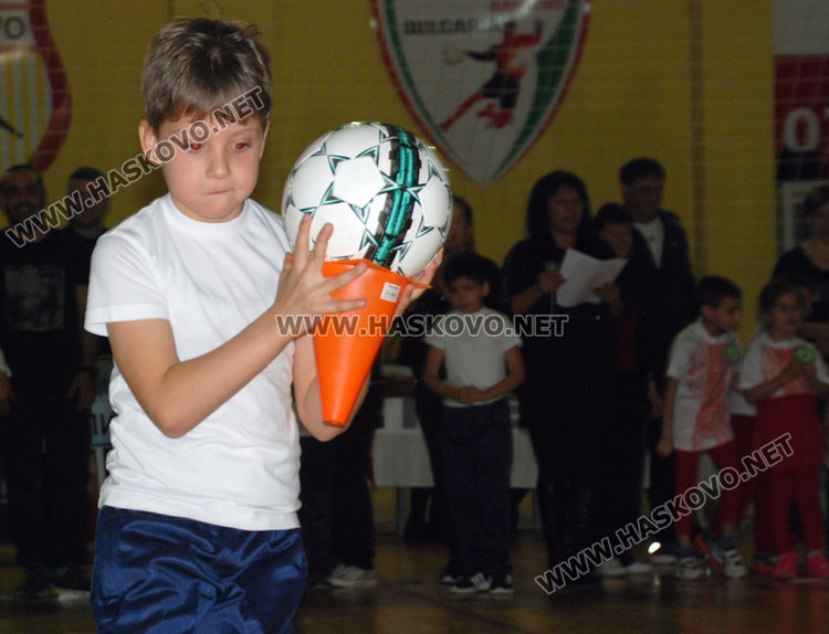 Деца и родители в надпревара с чували за „спортист на градината“