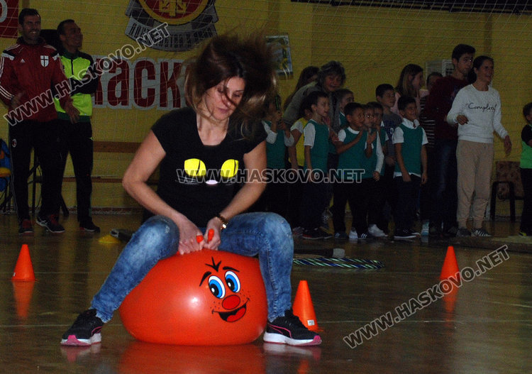 Деца и родители в надпревара с чували за „спортист на градината“