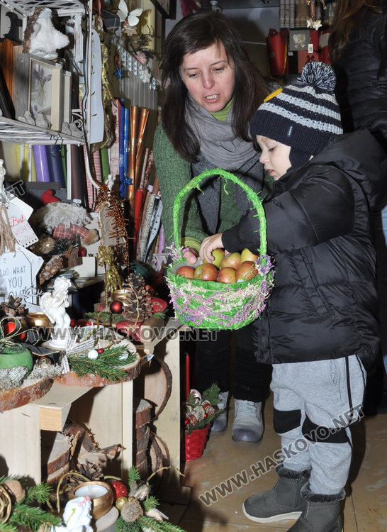 Коледното пазаруване стартира, подаръците от естествени материали са на мода
