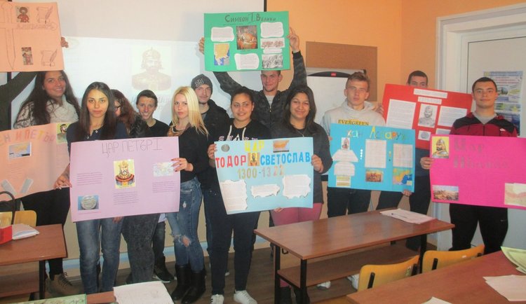 За четвърта поредна година единадесетокласниците от ПГ „Проф. д-р Асен Златаров“ представиха своя проект по история „Професия владетел“