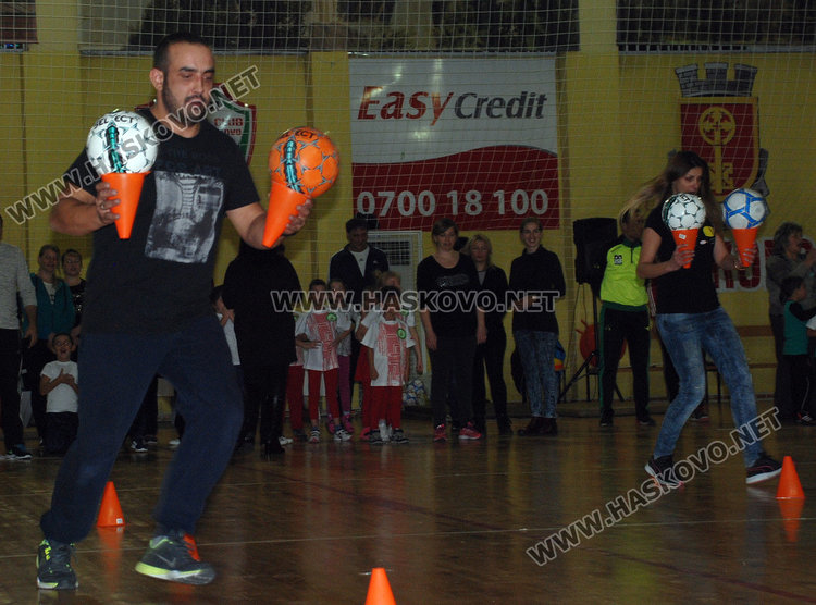 Деца и родители в надпревара с чували за „спортист на градината“