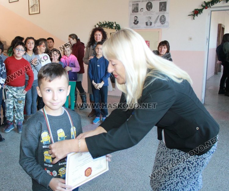 Отличиха каравеловци, завоювали медали в "Математика без граници"