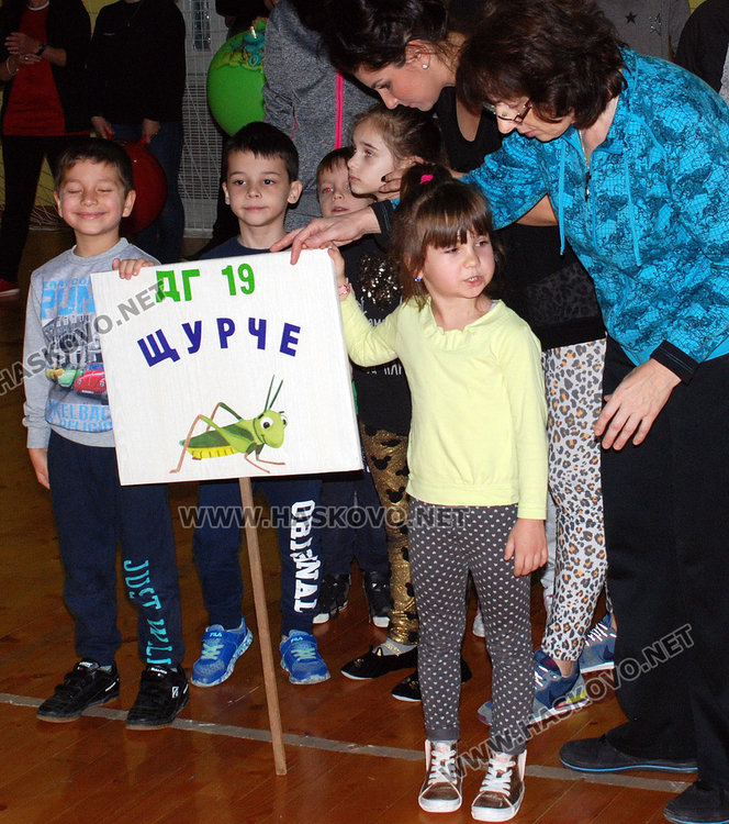 Деца и родители в надпревара с чували за „спортист на градината“