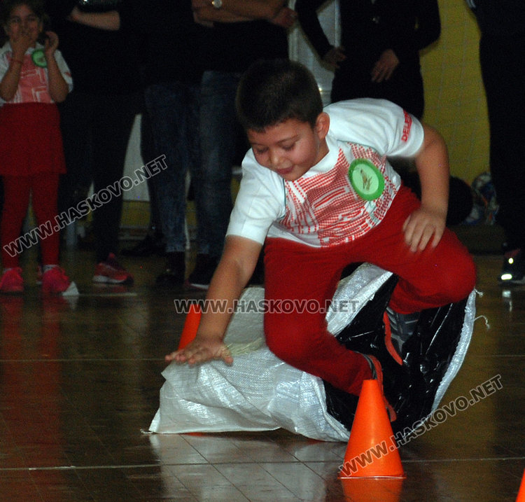 Деца и родители в надпревара с чували за „спортист на градината“