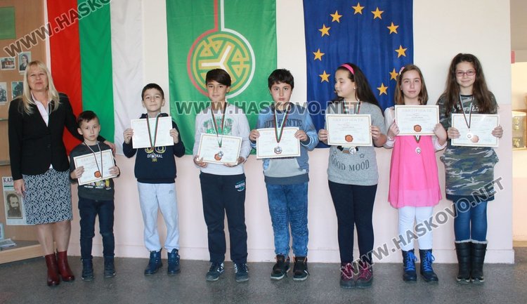 Носителите на медали от "математика без граници" в СУ "Л.Каравелов"