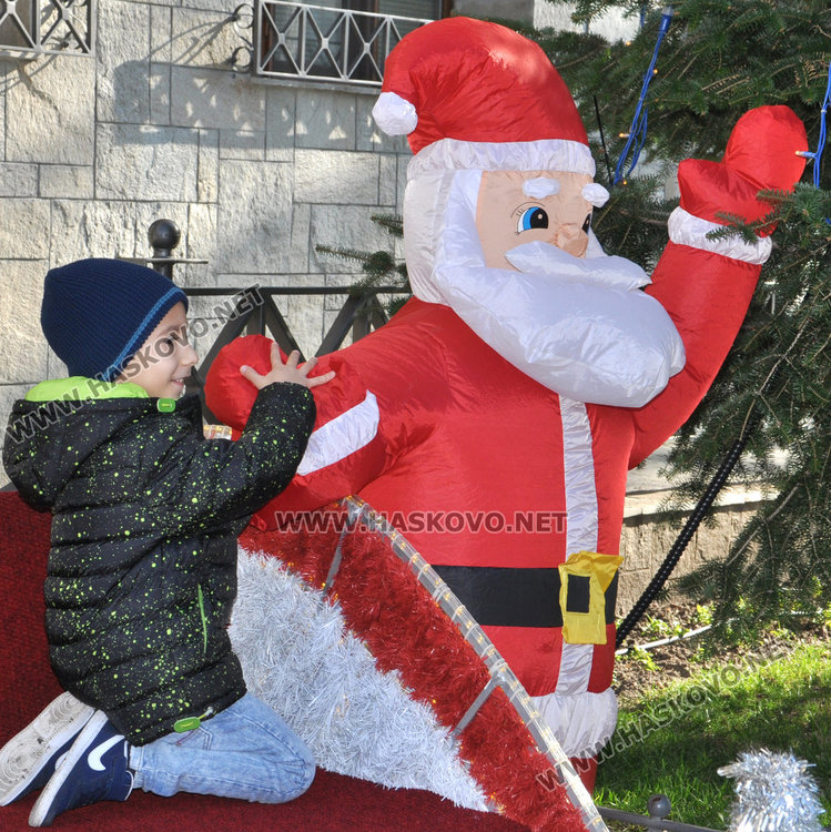 Хасково с подновена коледна украса за 14 000 лeва