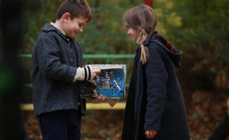 "Дъвка за балончета" - филм за детството, което свършва, когато ние решим