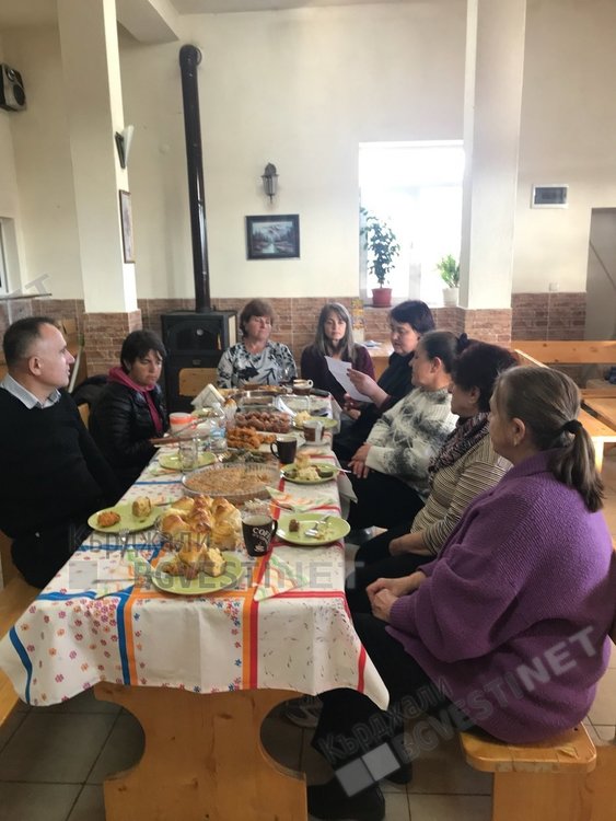 Празник в Мишевско, жените от селото спретнаха трапеза, благодарят на Себахатин Гьокче за обновения водопровод