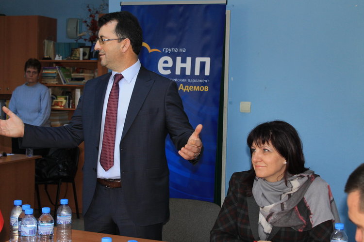 Евродепутатът Асим Адемов откри информационен офис в Кърджали 