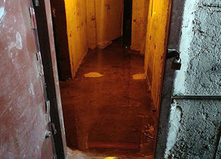 Блок в Бадема: Мазетата ни сe пълнят с фекалии. ВиК: Пращаме екип веднага 