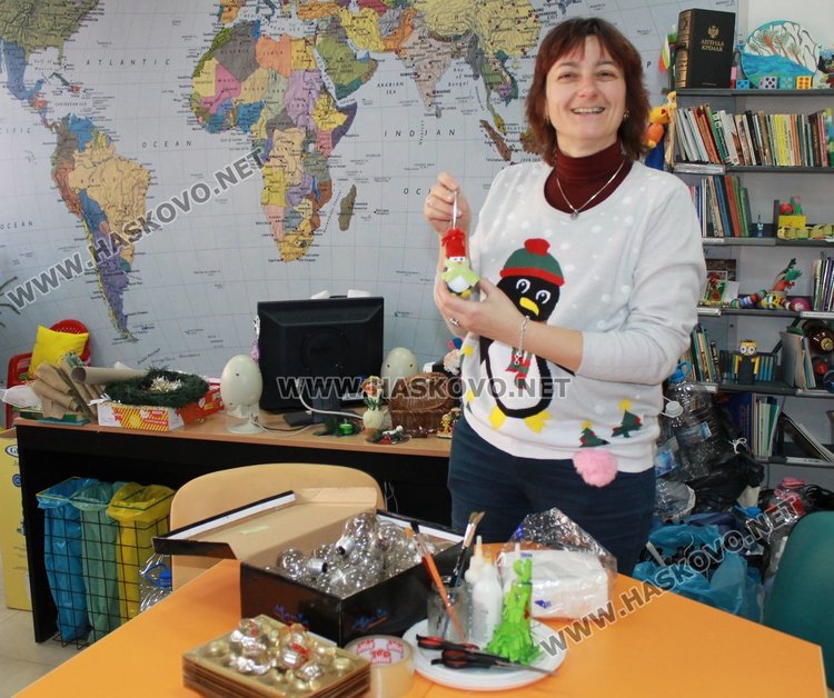 Семейна коледна работилница отвори врати в димитровградската библиотека