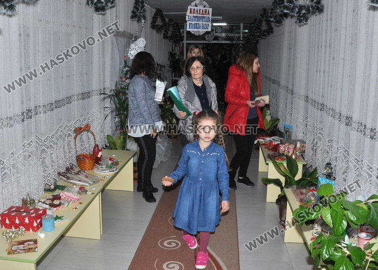 Забавачка събира средства  за спортна площадка в Коледен базар