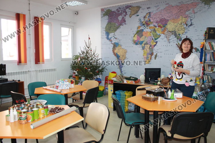 Семейна коледна работилница отвори врати в димитровградската библиотека