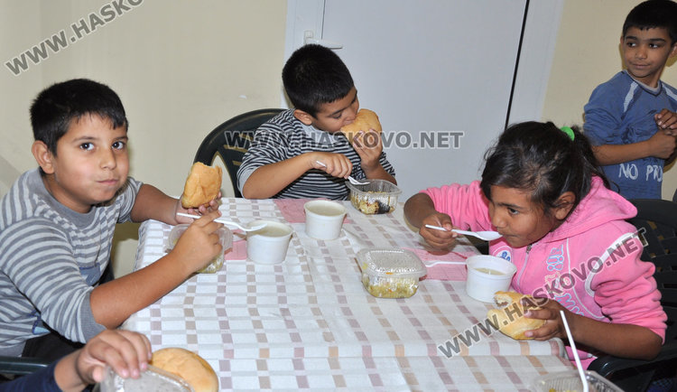 Безплатният обяд напълни с деца училището в Узунджово