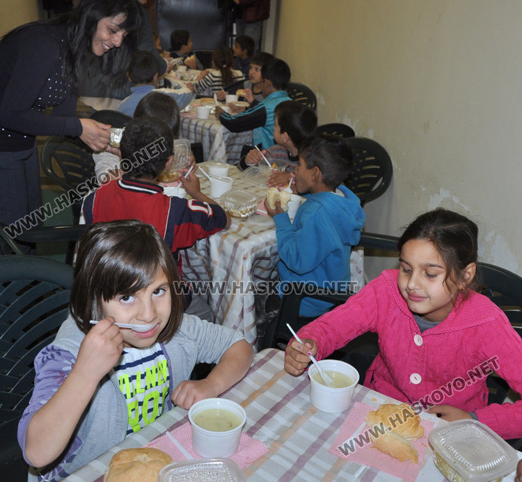 Безплатният обяд напълни с деца училището в Узунджово